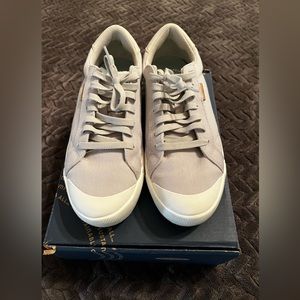Dr. Scholl's Light Gray Canvas Lace-Up Sneakers with White Toe